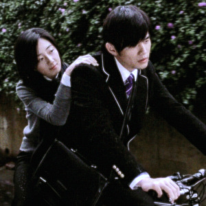 三个老屄撅着肥白的大屁股小说
