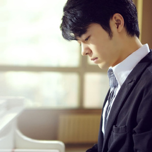 三个老屄撅着肥白的大屁股小说
