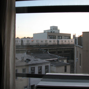 三个老屄撅着肥白的大屁股小说
